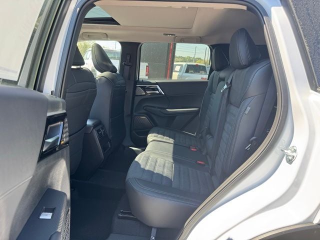 2026 Mitsubishi Outlander Base