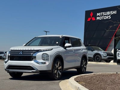 2026 Mitsubishi Outlander Base