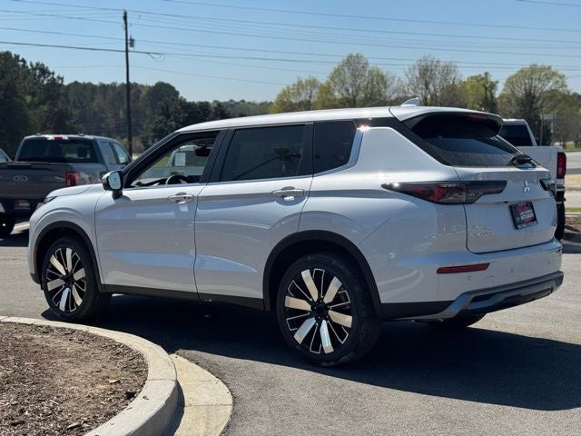 2026 Mitsubishi Outlander Base