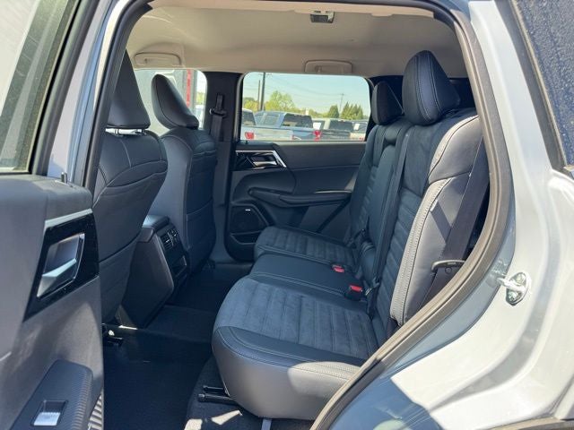 2026 Mitsubishi Outlander Base