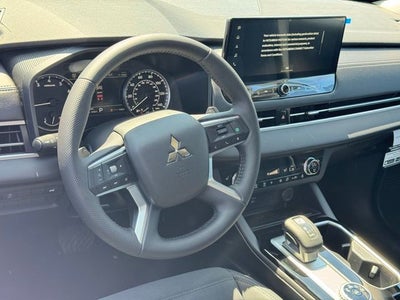 2026 Mitsubishi Outlander Base