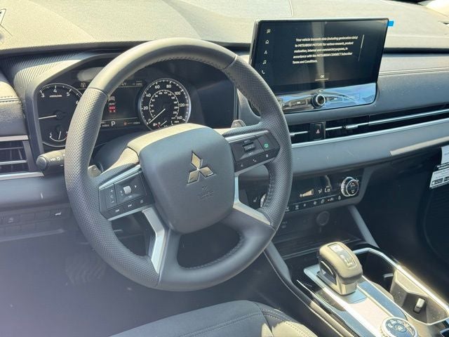 2026 Mitsubishi Outlander Base