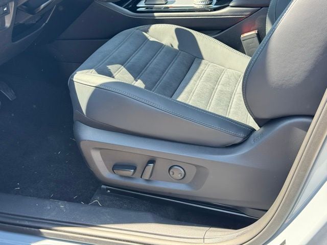 2026 Mitsubishi Outlander Base