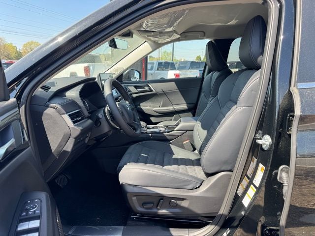 2026 Mitsubishi Outlander Base