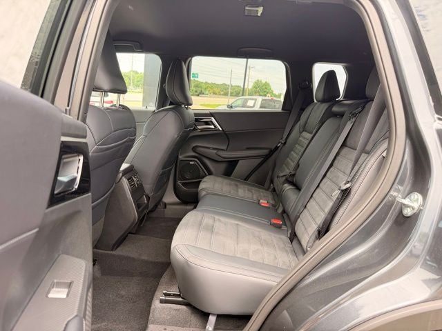 2026 Mitsubishi Outlander LE