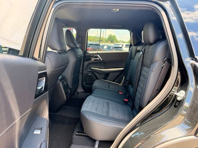 2026 Mitsubishi Outlander LE