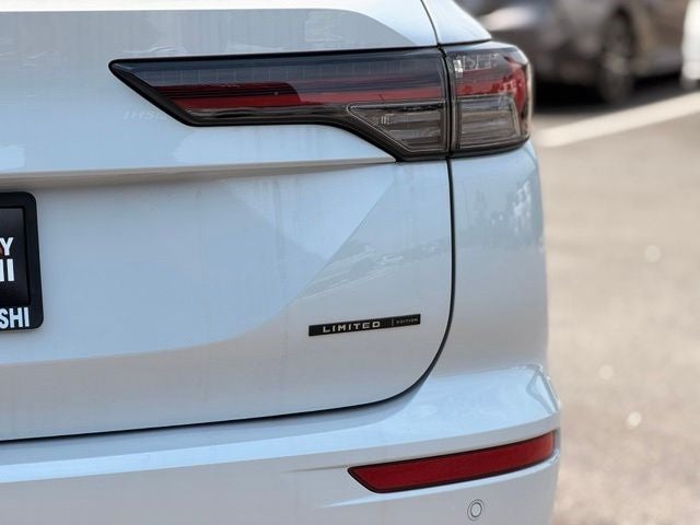 2026 Mitsubishi Outlander LE