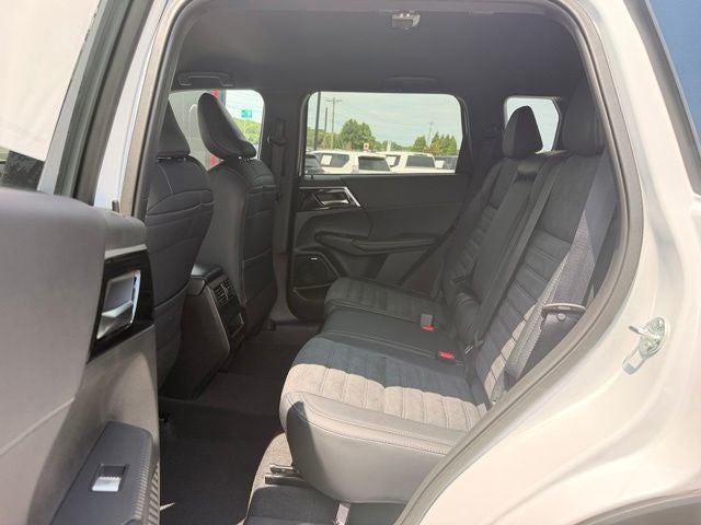 2026 Mitsubishi Outlander LE