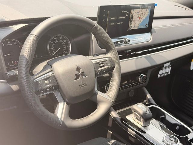 2026 Mitsubishi Outlander LE
