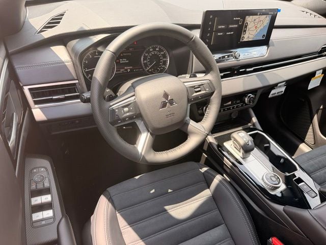 2026 Mitsubishi Outlander LE