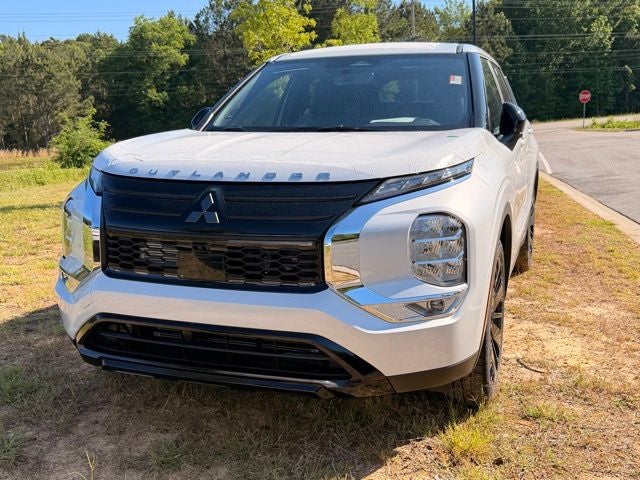 2026 Mitsubishi Outlander Base