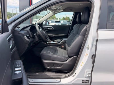 2026 Mitsubishi Outlander SE