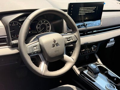 2026 Mitsubishi Outlander LE