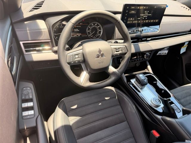 2026 Mitsubishi Outlander LE
