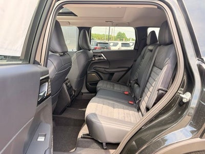 2026 Mitsubishi Outlander SE