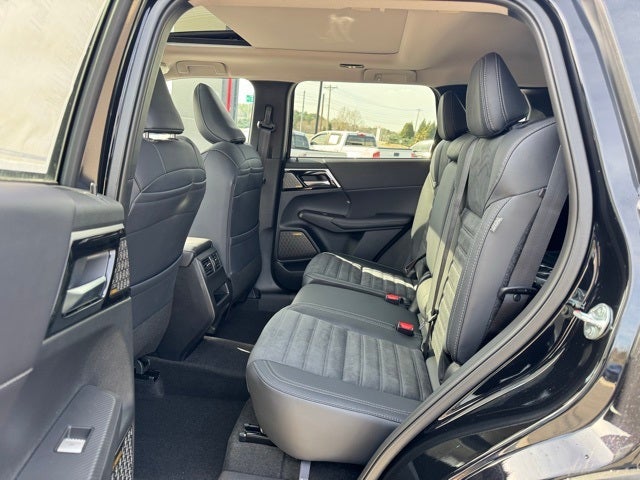 2026 Mitsubishi Outlander Base