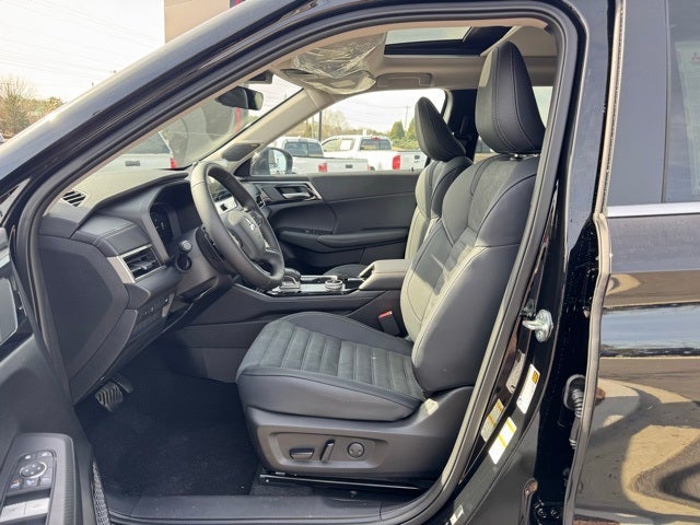 2026 Mitsubishi Outlander Base