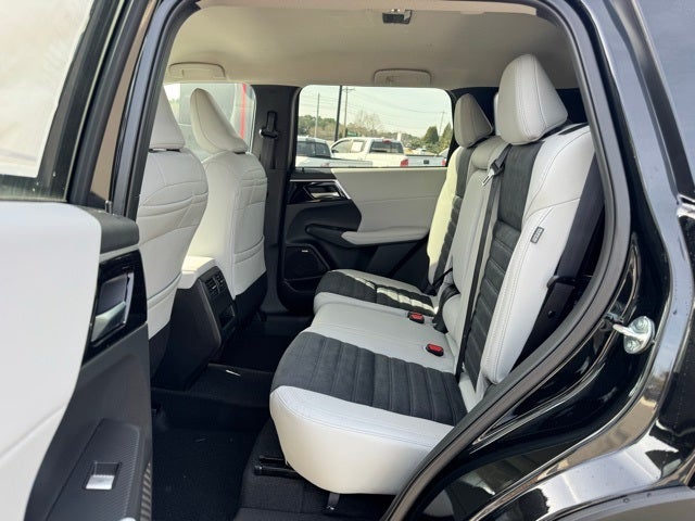 2026 Mitsubishi Outlander Base