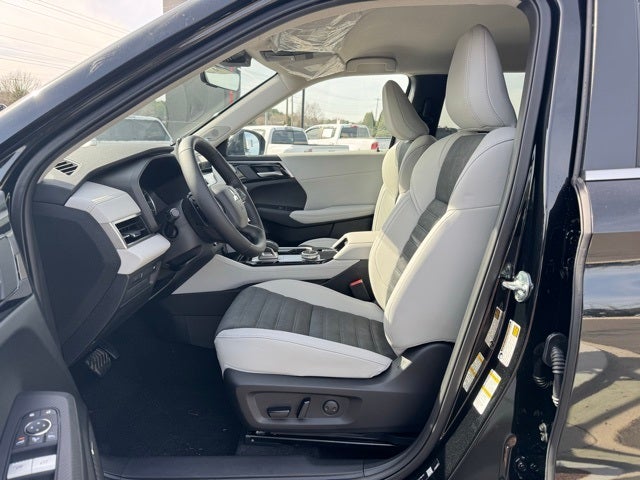 2026 Mitsubishi Outlander Base