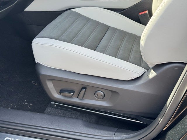 2026 Mitsubishi Outlander Base