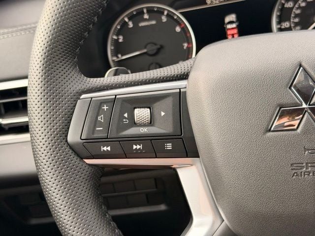 2026 Mitsubishi Outlander LE