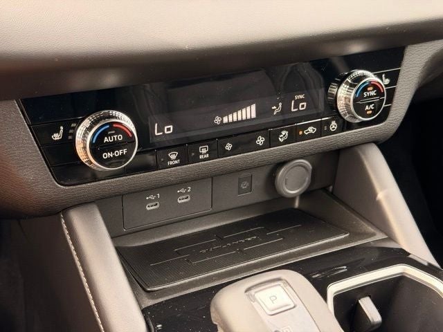 2026 Mitsubishi Outlander LE
