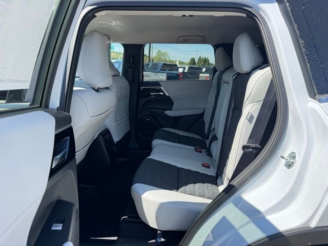 2026 Mitsubishi Outlander Base