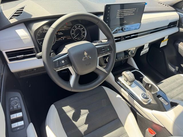 2026 Mitsubishi Outlander Base