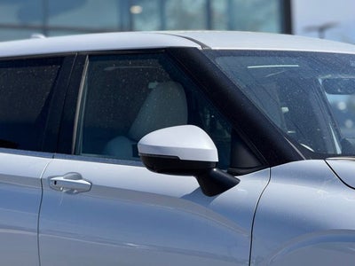 2026 Mitsubishi Outlander Base