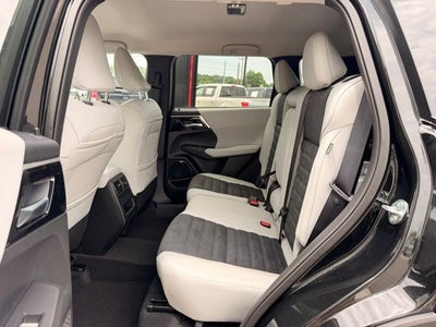 2026 Mitsubishi Outlander SE