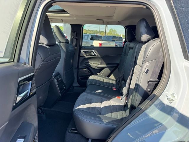 2026 Mitsubishi Outlander Base