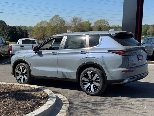 2026 Mitsubishi Outlander Base