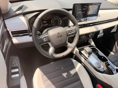 2026 Mitsubishi Outlander SE