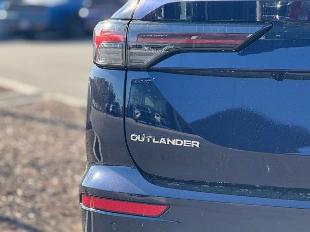 2026 Mitsubishi Outlander Base