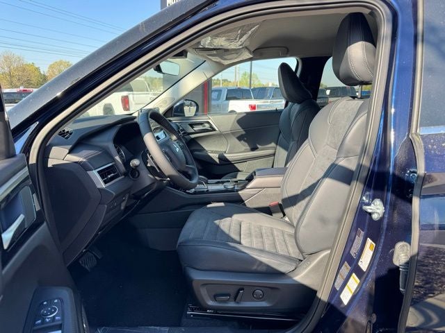 2026 Mitsubishi Outlander Base