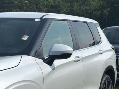 2026 Mitsubishi Outlander SE