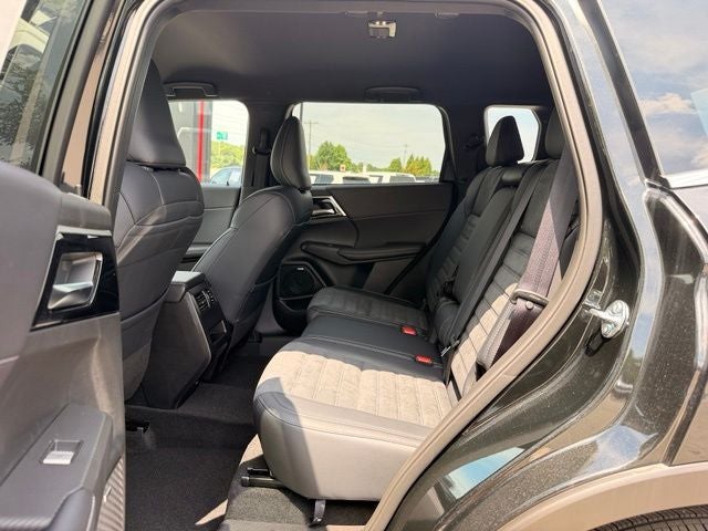2026 Mitsubishi Outlander LE