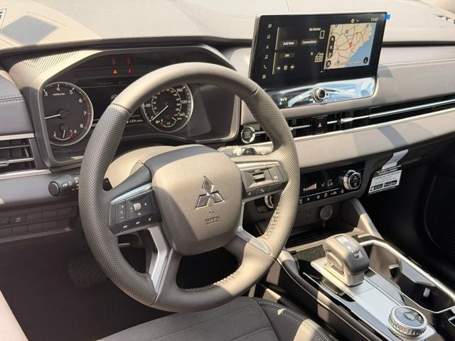 2026 Mitsubishi Outlander LE