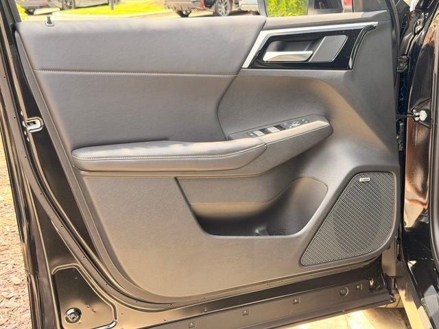 2026 Mitsubishi Outlander LE