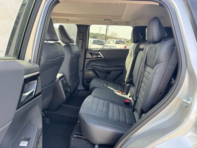 2026 Mitsubishi Outlander Base