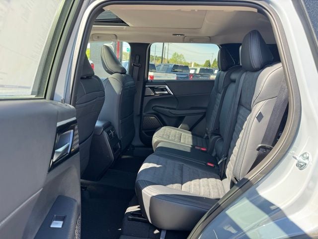 2026 Mitsubishi Outlander Base