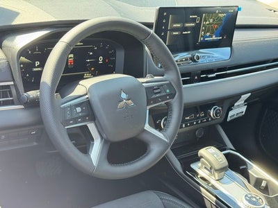 2026 Mitsubishi Outlander Base