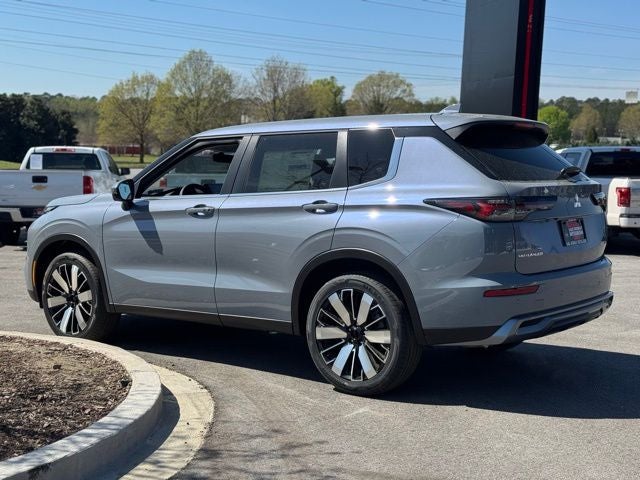 2026 Mitsubishi Outlander Base