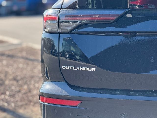 2026 Mitsubishi Outlander Base