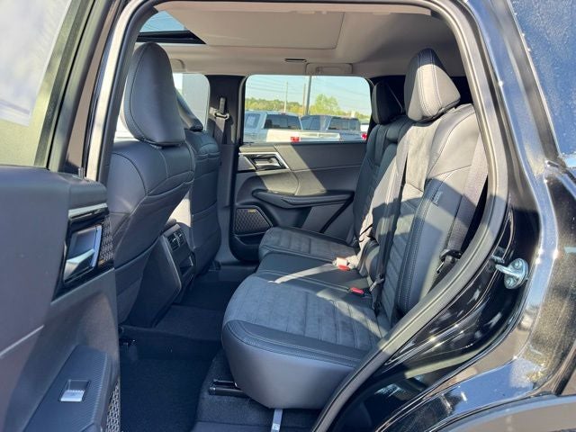 2026 Mitsubishi Outlander Base