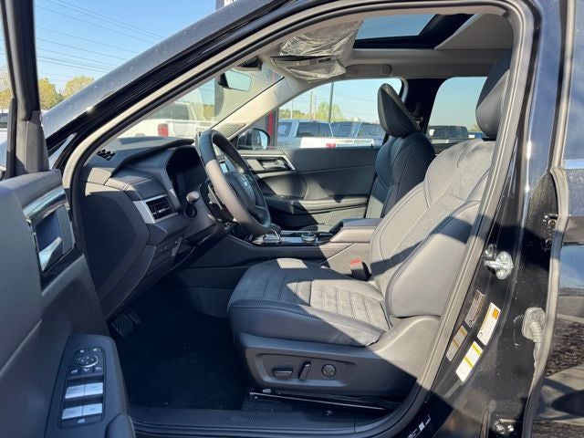 2026 Mitsubishi Outlander Base