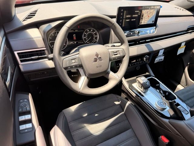2026 Mitsubishi Outlander LE