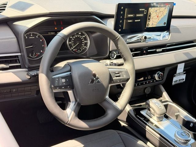 2026 Mitsubishi Outlander LE