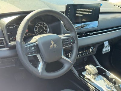 2026 Mitsubishi Outlander Base