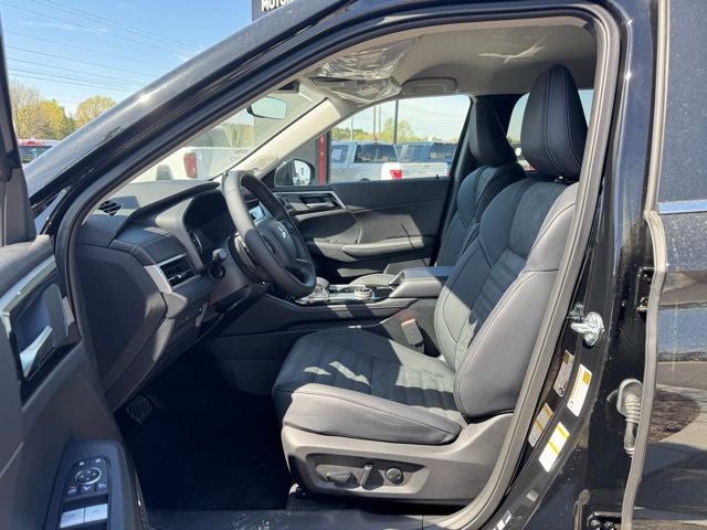 2026 Mitsubishi Outlander Base